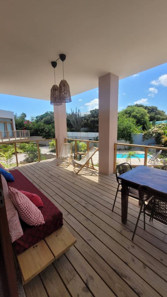 Veranda Gem met view